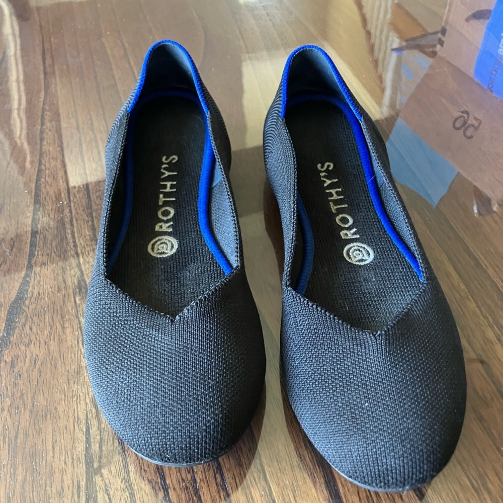 Sz 8 black Rothys